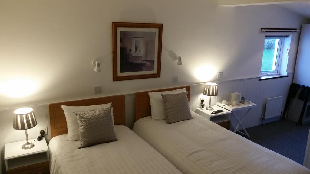 Halfway House Hotel Larne Zimmer foto