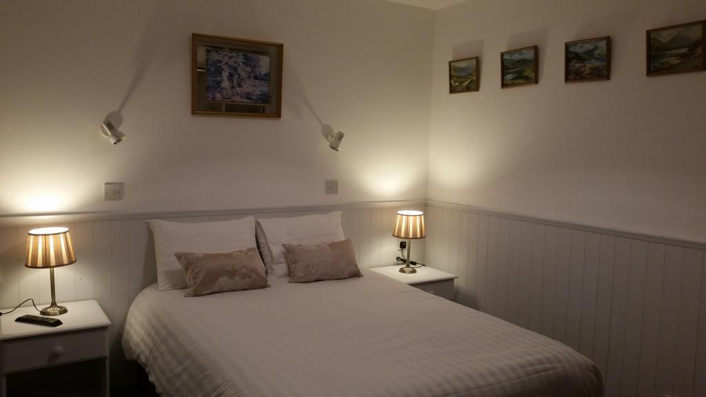 Halfway House Hotel Larne Zimmer foto