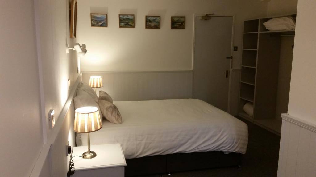 Halfway House Hotel Larne Zimmer foto