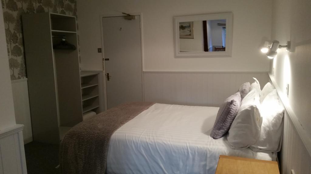 Halfway House Hotel Larne Zimmer foto