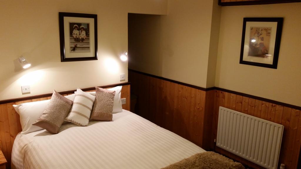 Halfway House Hotel Larne Zimmer foto