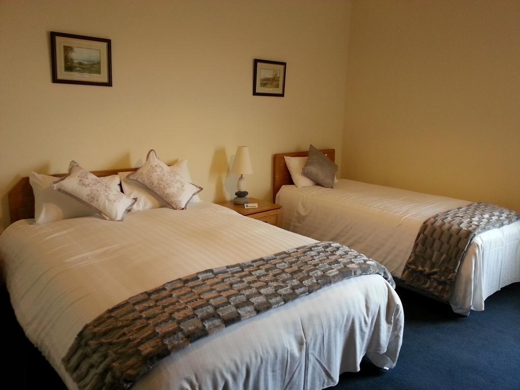 Halfway House Hotel Larne Zimmer foto